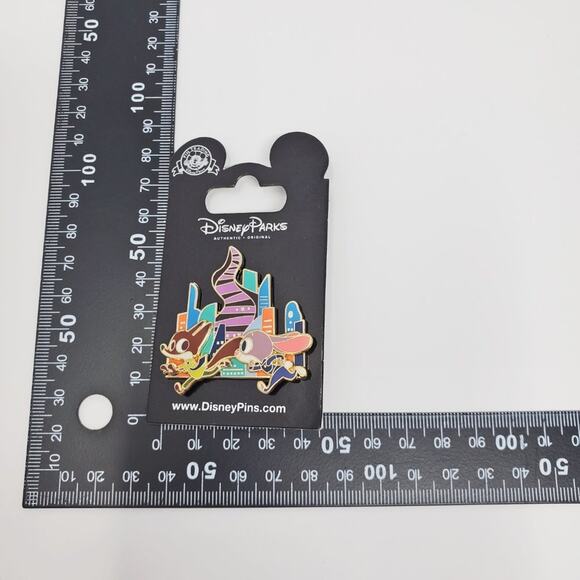 Disney Zootopia Enamel Pin - Nick and Judy Running NIP - Picture 7 of 7